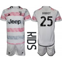 Juventus Adrien Rabiot #25 Replika babykläder Bortaställ Barn 2023-24 Kortärmad (+ korta byxor)
